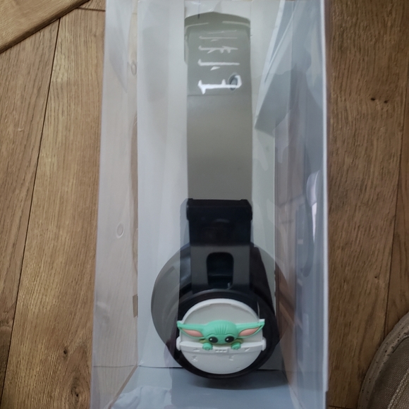 Mandalirian the child headphones over the head - Picture 3 of 4